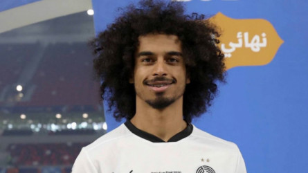 أكرم عفيف يفتح النار على مدرب الهلال ويحرج صفقات بن نافل