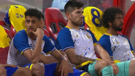 أوجستن روسي - النصر النصر يجمد روسي بسبب وزنه الزائد ويهدد بفسخ عقده مع فلامينجو