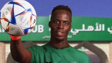 الأهلي يبدأ مفاوضات التجديد مع حارسه .. تعرف على رد ميندي؟