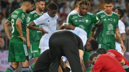 تطورات إيجابية بشأن إصابة نجم الأهلي وموعد عودته للملاعب