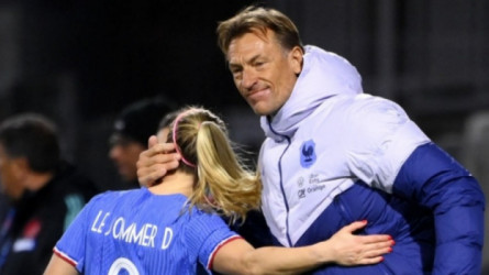  رينارد يقود سيدات فرنسا للانتصار الأول في كأس العالم