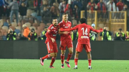 الأهلي يكتسح الزمالك بثلاثية نظيفة في ديربي القاهرة
