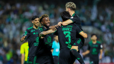 إصابة نجم الأهلي في مباراة الوداع