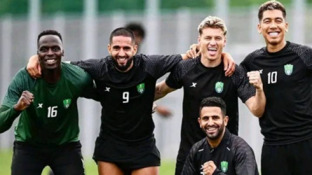 قبل صدام الجزائر والسنغال..محرز يتحدى نجم الأهلي برسالة نارية