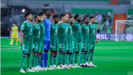 صورة| نجم الأهلي يخضع لجراحة الركبة في النمسا