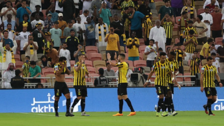 طوفان عروض يهدد برحيل نجم الاتحاد في الصيفية