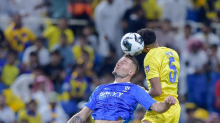 العمري يورط النصر بالبطاقة الحمراء.. هل استحق الطرد؟