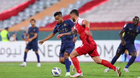 النصر وبيرسيبوليس.. غريب ينتزع تقدما ثمينا للعالمي بعد طرد مثير