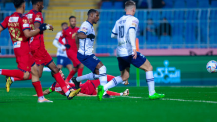 صحف العالم تبرز فرصة نجم الهلال الضائعة.. لا يمكن تصديق ذلك