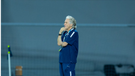 نجم الهلال يثير غضب خيسوس.. انفعال وتوبيخ على الخط