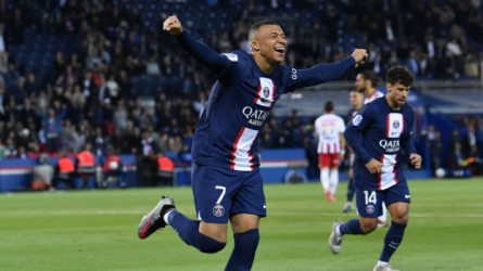 باريس سان جيرمان يمطر شباك أجاكسيو بخماسية ويقترب من لقب الدوري