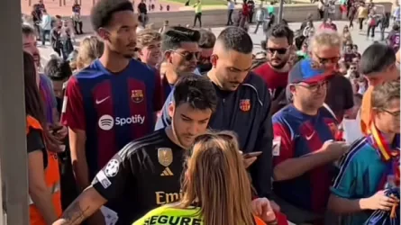 برشلونة يهين مشجعي ريال مدريد بتصرفات مثيرة.. ماذا حدث؟