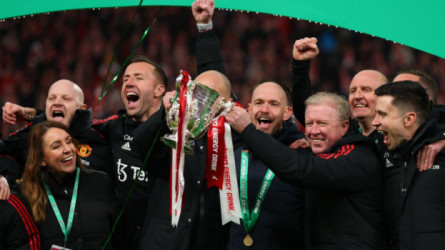 قرار قاسي من تين هاج ضد نجوم مانشستر يونايتد بعد الفوز بأول لقب