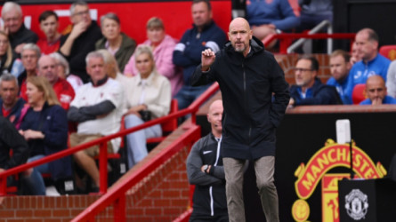 تين هاج يتأخذ قرارا غريبا داخل مانشستر يونايتد