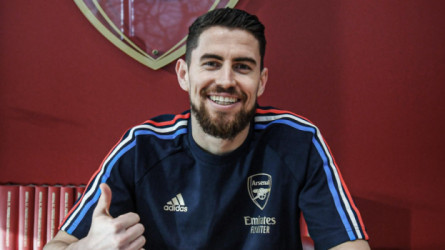 رسميا.. أرسنال يعلن تعاقده مع جورجينيو قادما من تشيلسي