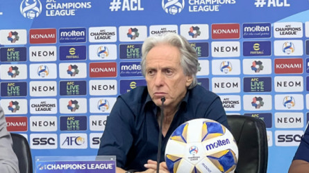 الزلزال يتراجع.. الشمراني يشيد بمدرب الهلال رغم فلسفته