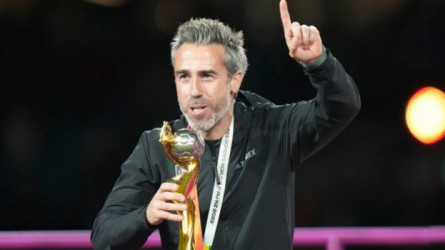 ضحية جديدة لـ قبلة روبياليس.. إقالة مدرب منتخب إسبانيا للسيدات