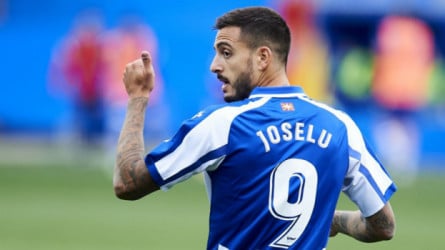  تصرف غير مبرر من خوسيلو.. يخنق لاعب الخصم ويتلقى بطاقة حمراء مباشرة