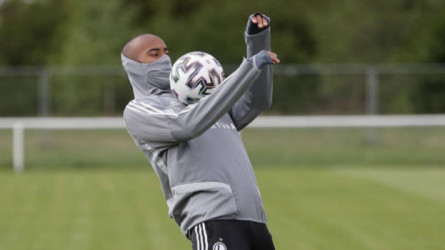 صفقة مدوية.. أوراوا ريد يرعب الهلال قبل نهائي دوري أبطال آسيا