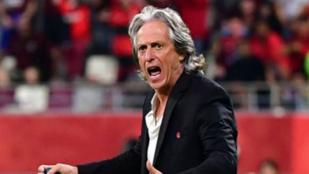 نجم الهلال يدافع عن خيسوس بتصريحات مثيرة قبل مواجهة نساجي