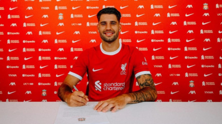 تعرف على الطريقة الصحيحة لنطق اسم نجم ليفربول الجديد