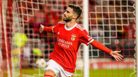 رغم تمسك بنفيكا.. تلميح باقتراب رافا إلى الدوري السعودي