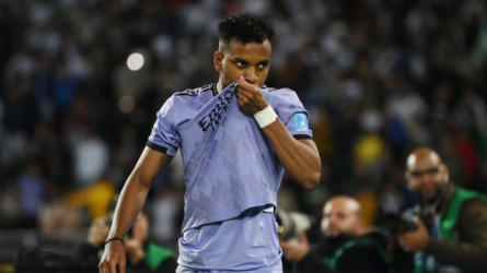 تشابي ألونسو يحسم مستقبل رودريجو جوس في اجتماع حاسم 