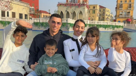 كشف سر رونالدو.. الصورة الأولى لوالدة كريستيانو جونيور