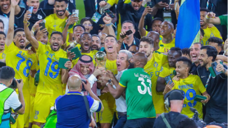 صور| رونالدو يغلب كثرة الهلال.. النصر يحتفل بالبطولة العربية