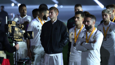 صورة| تصرف غير أخلاقي من نجم ريال مدريد كاد يفسد كلاسيكو الأرض 