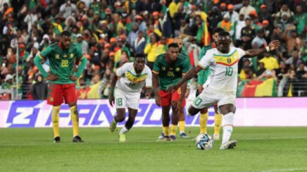 فريق_0 ساديو ماني - السنغال والكاميرون