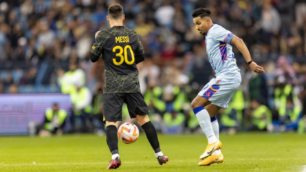 صور نجوم الهلال بعد موسم الرياض.. سالم بقميص مبابي ورسالة البليهي