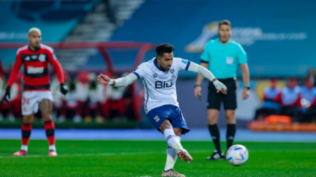 سالم الدوسري يدهش الهلال وينهي أسطورة أبو تريكة.. هداف العرب