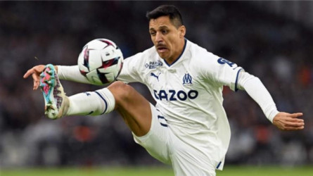 أليكسيس سانشيز يرد على عرض الانتقال إلى الدوري السعودي