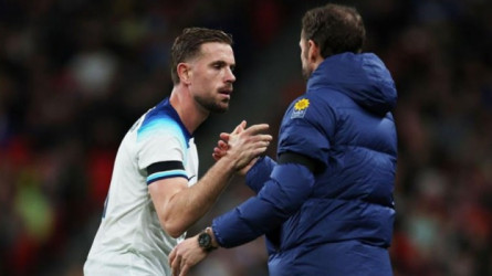 ساوثجيت يحصن هندرسون من انتقادات الجماهير بسبب الدوري السعودي