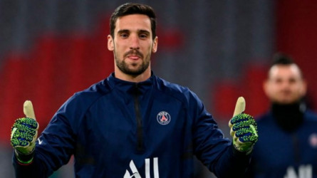 الغيبوبة تنهي مسيرة حارس باريس مع كرة القدم.. معجزة طبية
