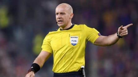  رد ناري من حكم مباراة برشلونة وإنتر على اتهامات هانز فليك: تعليقات سخيفة