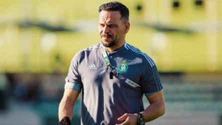 مدرب أهلي طرابلس يعتذر للسعودية بعد تصريحات مباراة الهلال