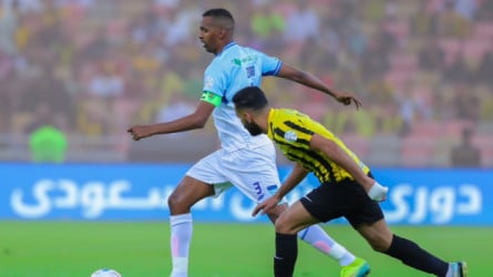 فيديو| خطأ تحكيمي فادح.. خبير يكشف تعرض الاتحاد لظلم أمام أبها!