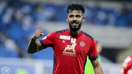 الأهلي على بعد خطوة من ضم خليفة أليوسكي.. تطورات حاسمة