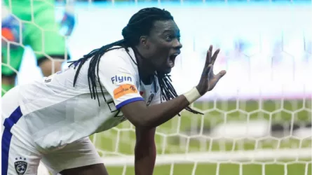 بافيتمبي جوميز يفاجئ الهلال قبل مواجهة الوحدة.. ماذا حدث؟