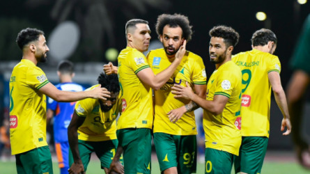 الخليج يهرب من الهبوط بفوز تاريخي على الاتفاق.. والطائي يتقدم