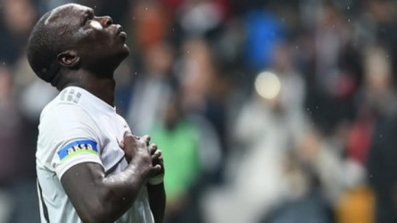 إعلام تركيا يهاجم أبو بكر.. عاد من النصر ناسيا كرة القدم