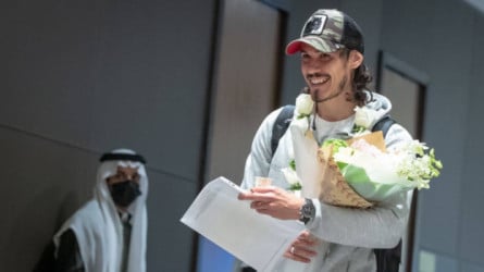 كافاني يعلن اعتزاله كرة القدم رسميًا