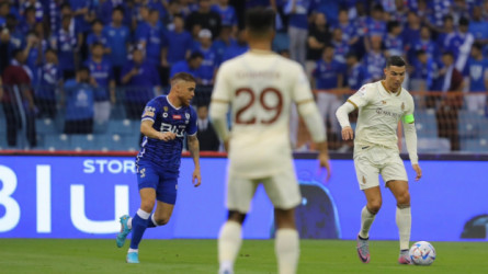 صفقة الموسم تقترب من الهلال أو النصر.. نجم برشلونة يغير رأيه