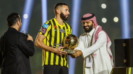 رسميا.. الكشف عن ترتيب بونو وبنزيما في سباق الكرة الذهبية