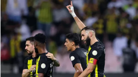 الاتحاد ضد أوكلاند.. نجم العميد يتعرض لموقف محرج بسبب بنزيما