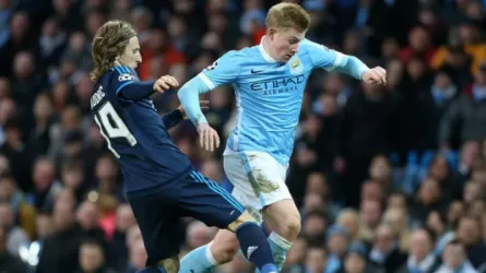 دي بروين أم مودريتش.. نجم عالمي على أبواب النصر 