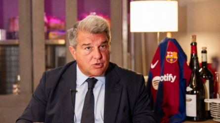 بـعقد مدى الحياة.. لابورتا يغازل صخرة برشلونة