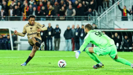 باريس يسقط بثلاثية أمام لانس وعرش الدوري الفرنسي في خطر